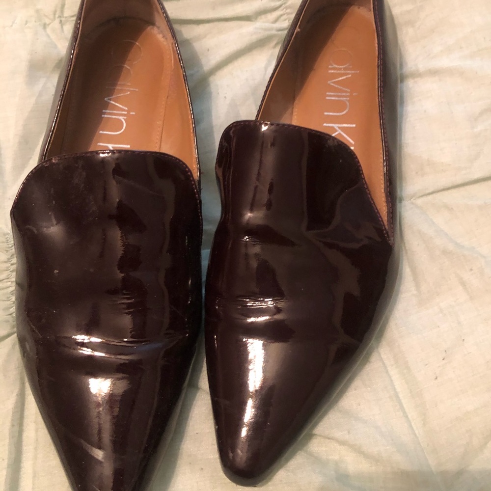 Dark red pointy flats